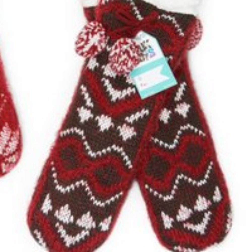 NWT Muk Luk  Shea Butter Red/brown  Snowflake  Cabin Socks  - L/XL (8.5-11)